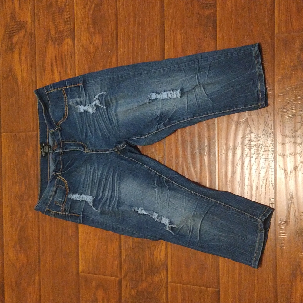 Jane Doe women blue jeans